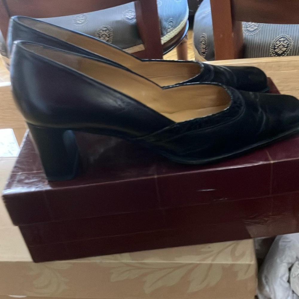 Ambassador Black Leather Heels with Square Toe and Medium Heel,8.5(38.5)
